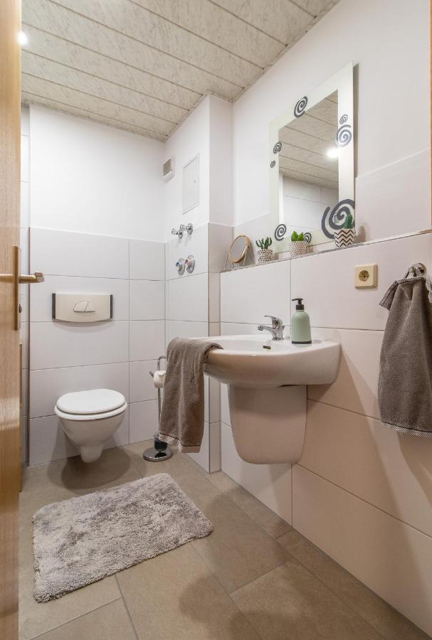 Modernes Apartment Im Gruenen I Balkon I Wlan I Stellplatz Schwarzenberg  Exteriör bild